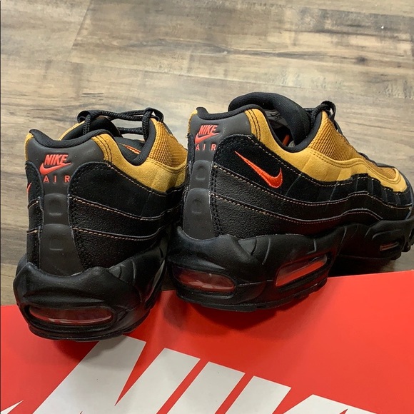 NIKE AIR MAX 95 ESSENTIAL men’s running shoes - Picture 16 of 16